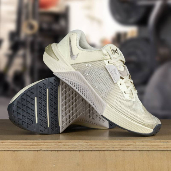 Dámské boty na CrossFit Nike Metcon 10 - Khaki/zlatá