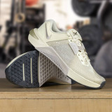 Dámské boty na CrossFit Nike Metcon 10 - Khaki/zlatá
