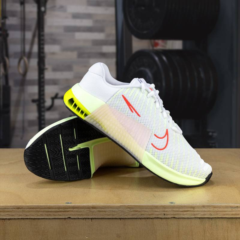 Dámské boty na CrossFit Nike Metcon 9 - WHITE/BRIGHT CRIMSON-VOLT-BARELY VOLT